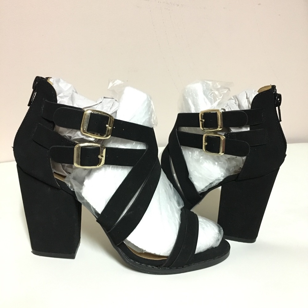 STRAPY HEELS